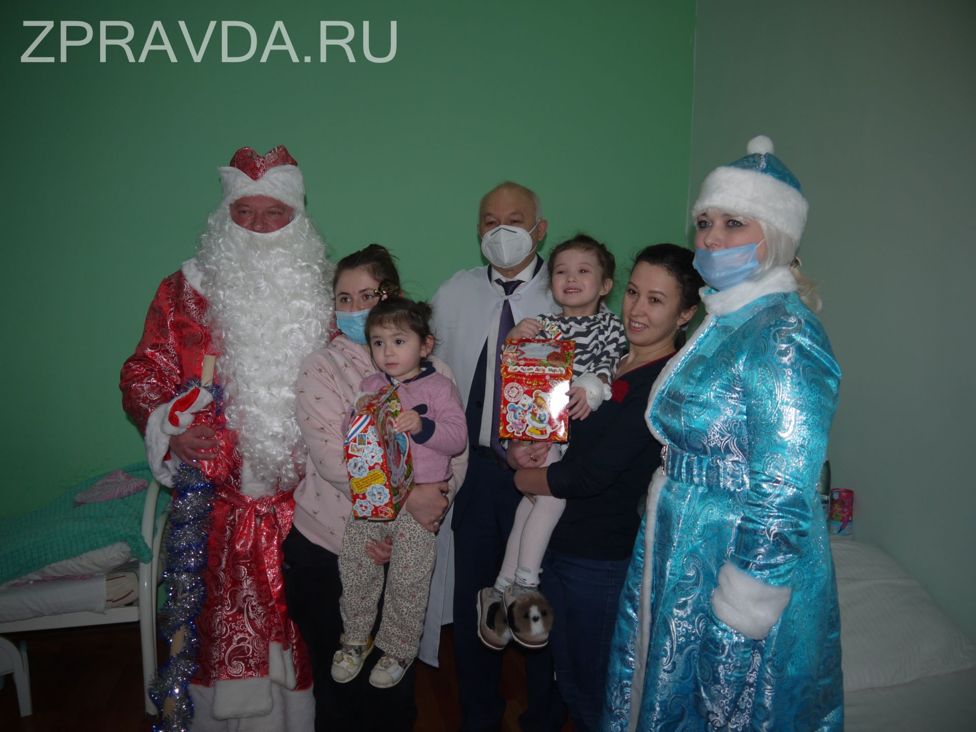Ильдар Гильмутдинов посетил детскую больницу и вручил подарки