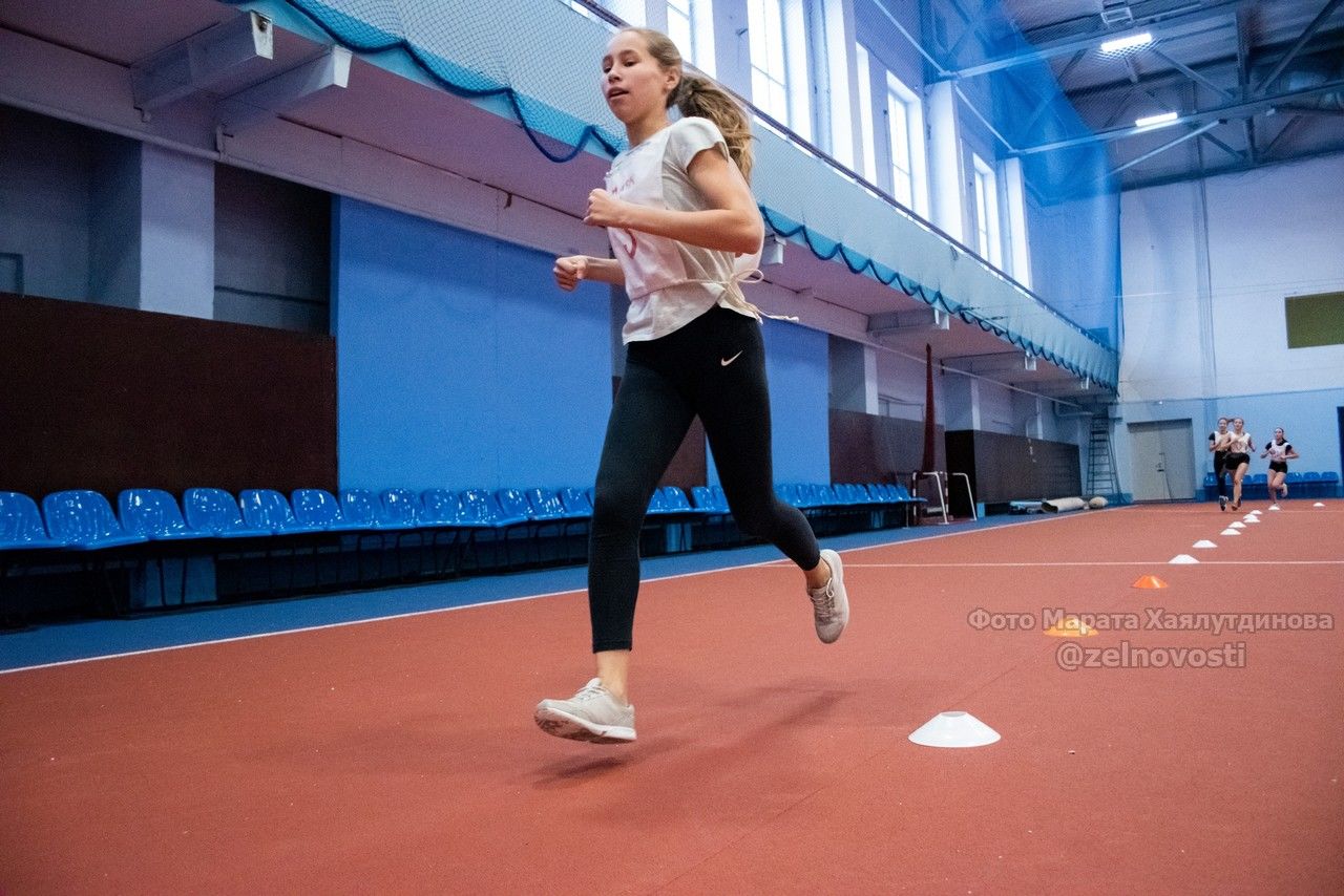 Соревнования по легкой атлетике среди учащихся города и района прошли в СК "Маяк"