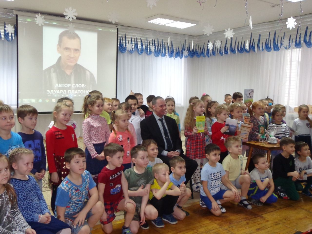 В детском саду № 20 "Ёлочка" состоялась встреча с поэтом из г.Волжска Эдуардом Платоновым