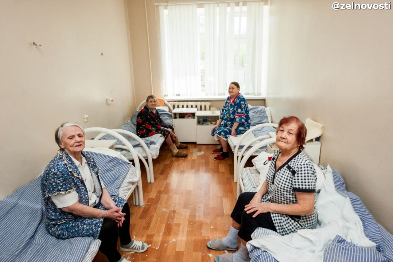 Медики Зеленодольска поздравили с Днём Победы ветеранов — тружеников тыла