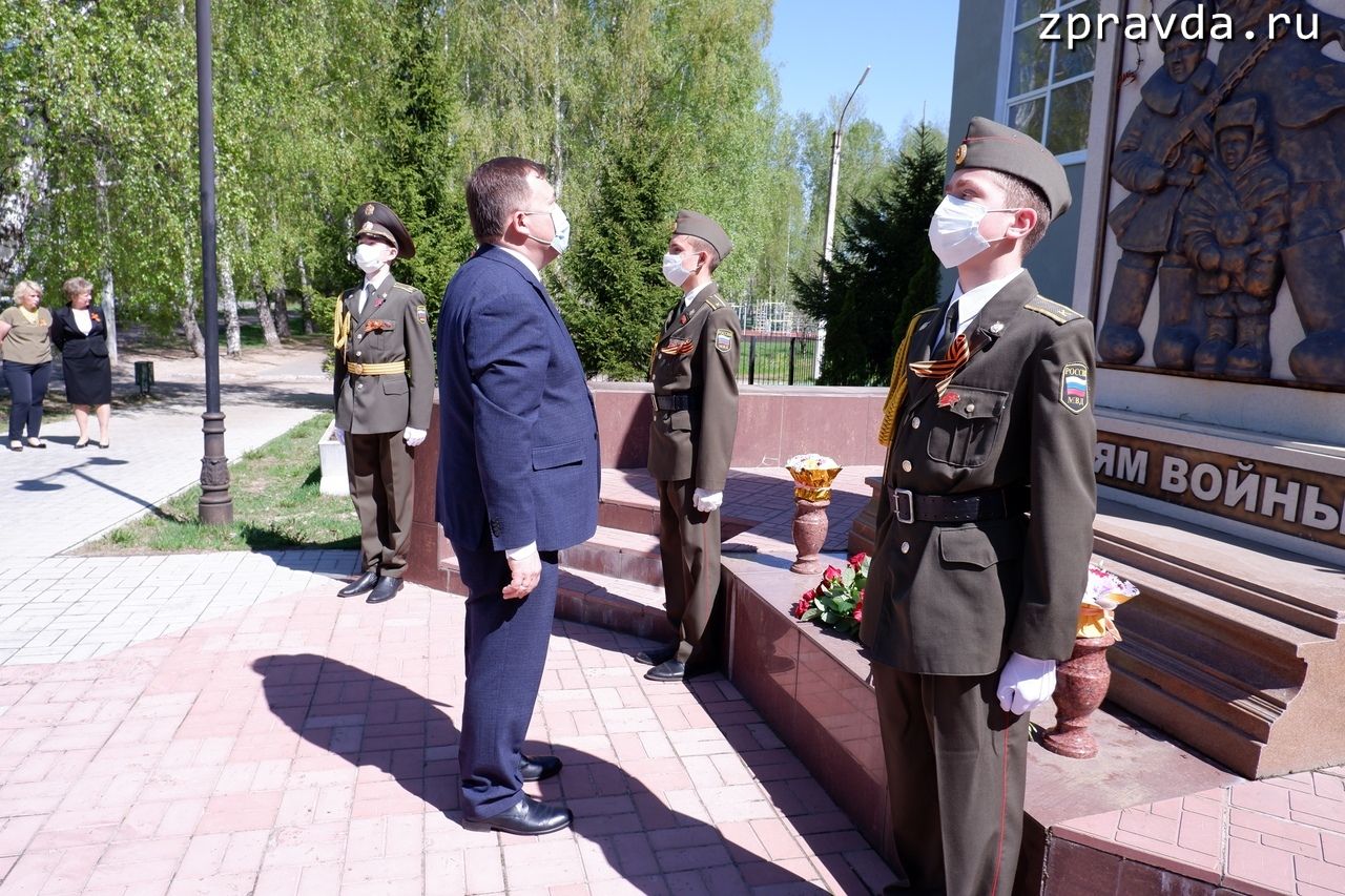 В Зеленодольске возложили цветы к памятнику детям войны