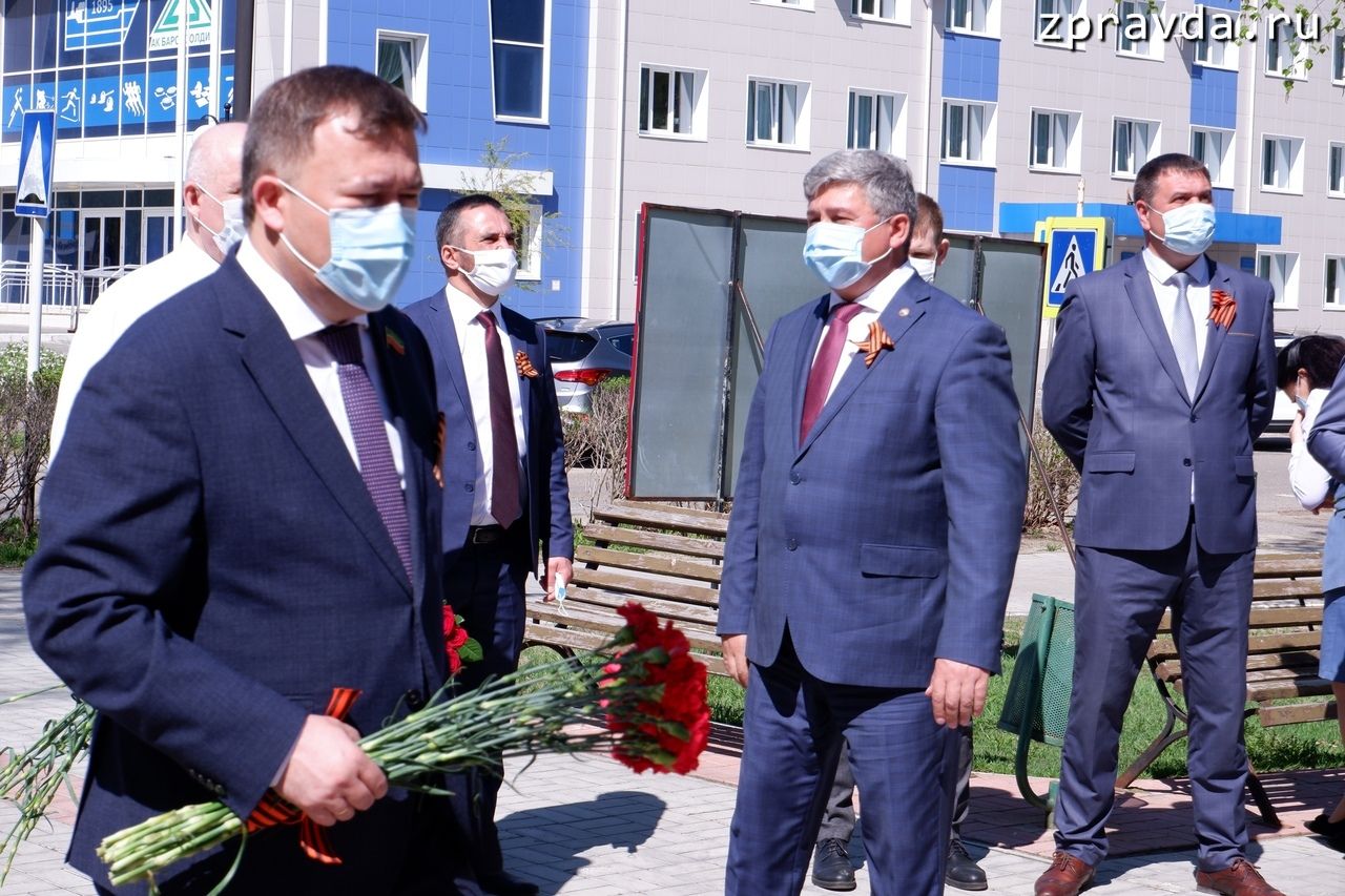 В Зеленодольске возложили цветы к памятнику детям войны