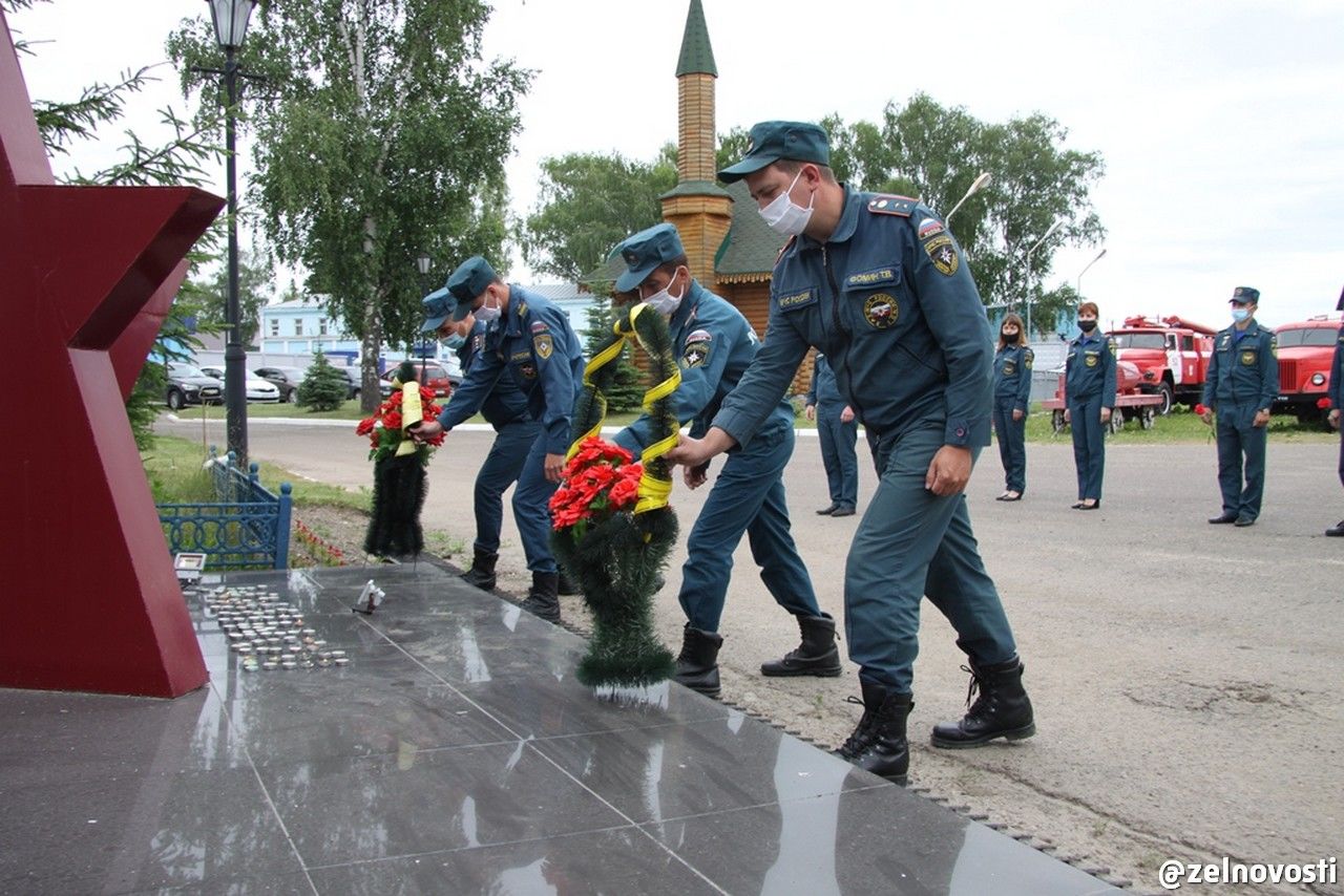 В День памяти и скорби зеленодольские пожарные присоединились к общероссийской акции «Минута молчания»