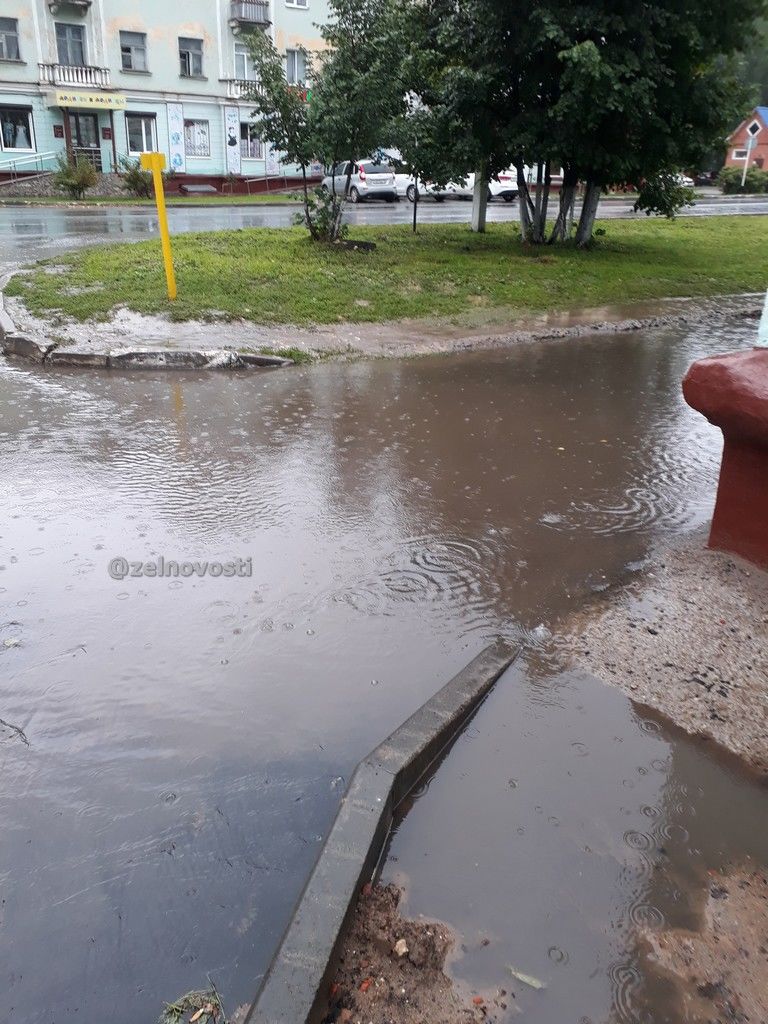 Мобильный репортер: Болота после дождя посреди Зеленодольска