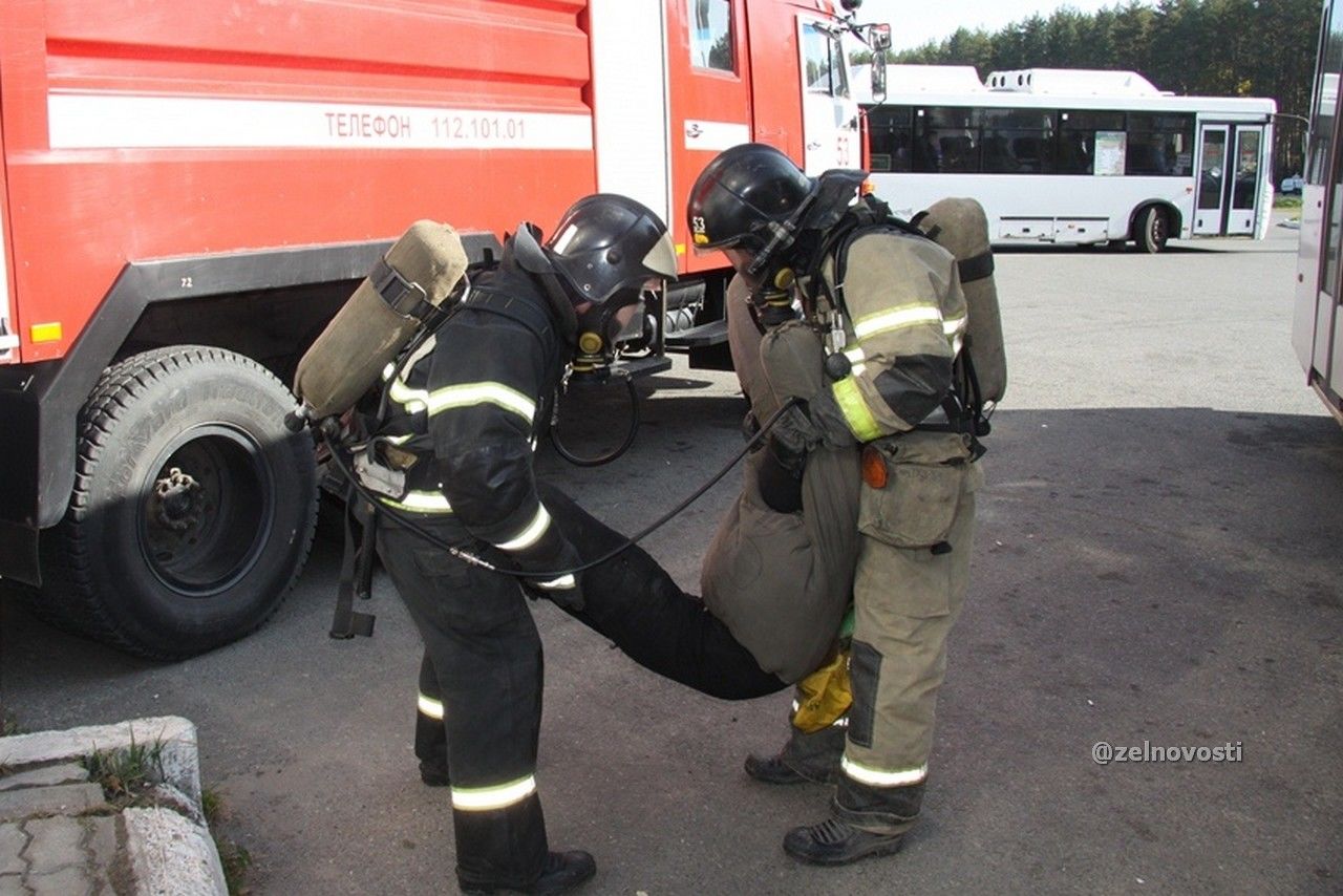 Зеленодольские пожарные провели тренировочные учения в торговом центре