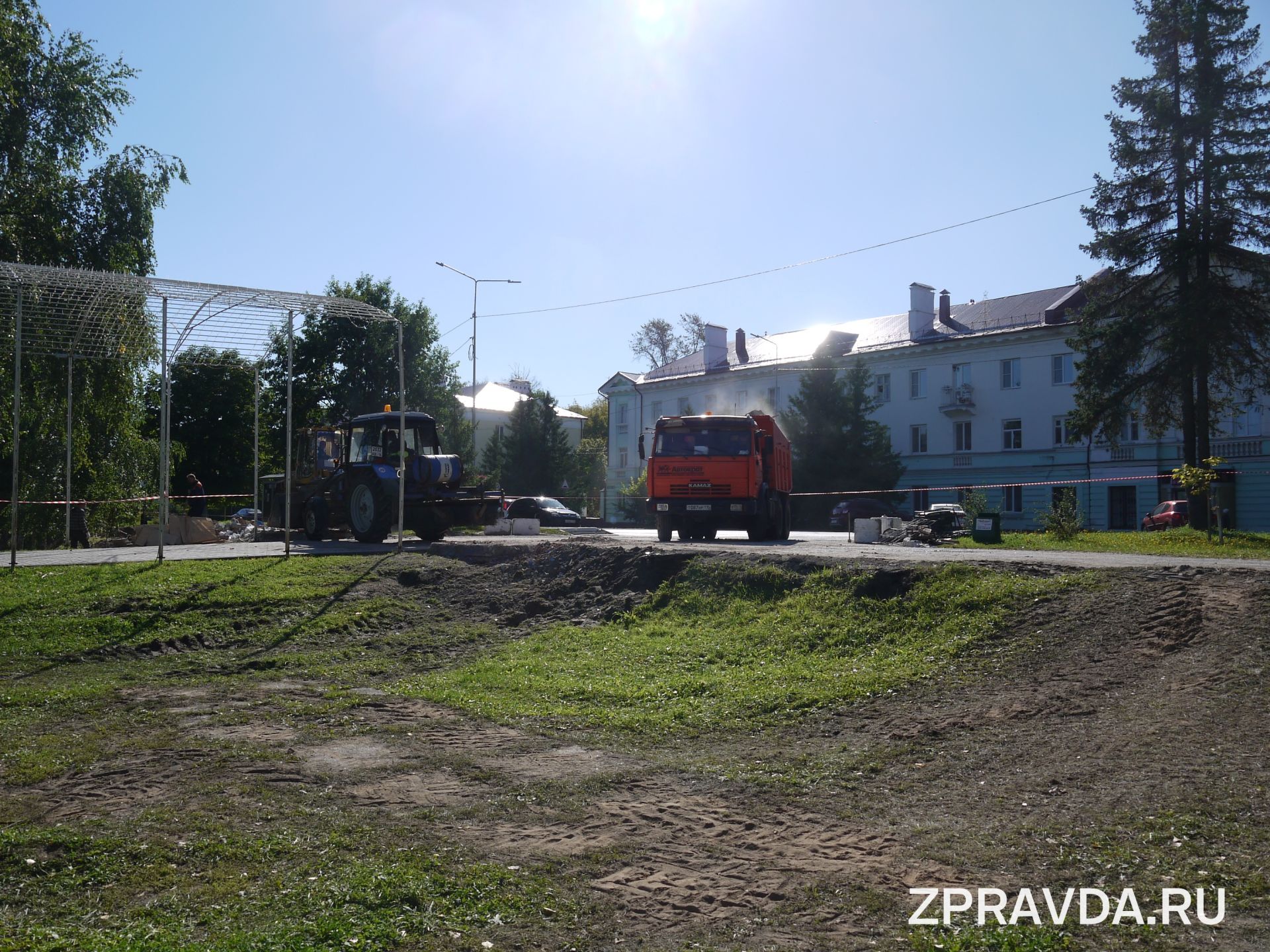 В Зеленодольске убрали центртральные ворота (главный вход) на стадион "Авангард", простоявшие без малого полвека