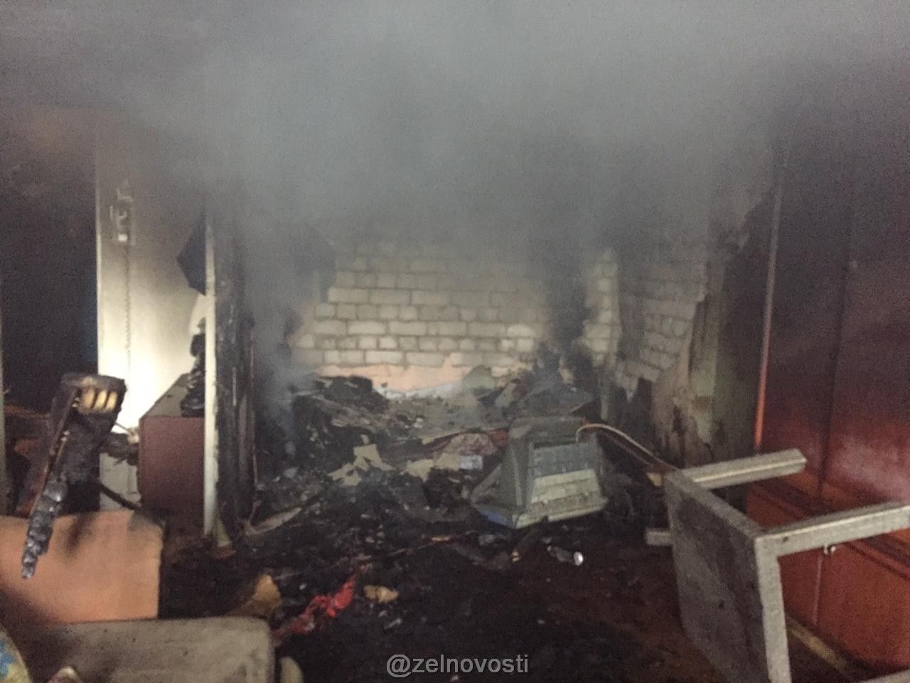 На пожаре в Зеленодольске огнеборцы спасли 10 человек, в этом числе 2 детей