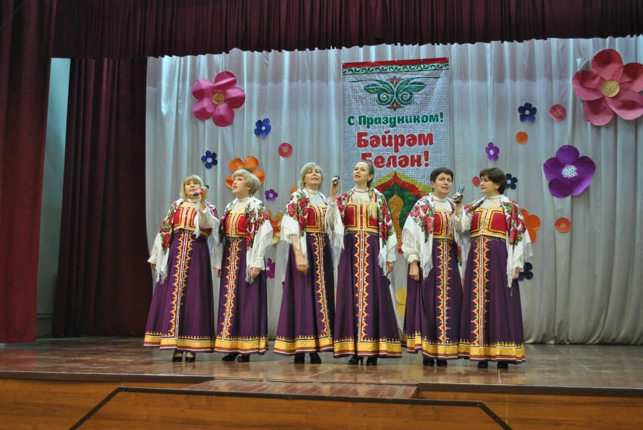 В Большеключинском Доме культуры провели фестиваль "Сөмбелә" в ечть Международного дня сельских женщин
