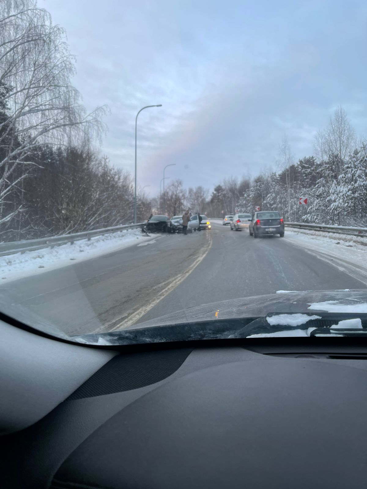 На мосту в посёлке Васильево произошло ДТП с участием легковых автомобилей