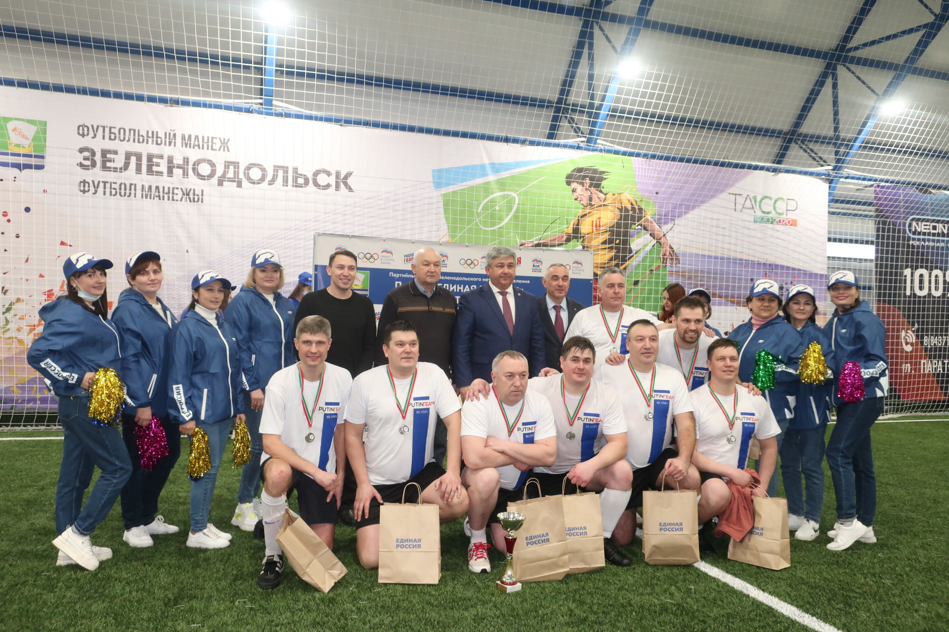 Депутаты победили молодых гвардейцев и парламентариев в футбольных встречах