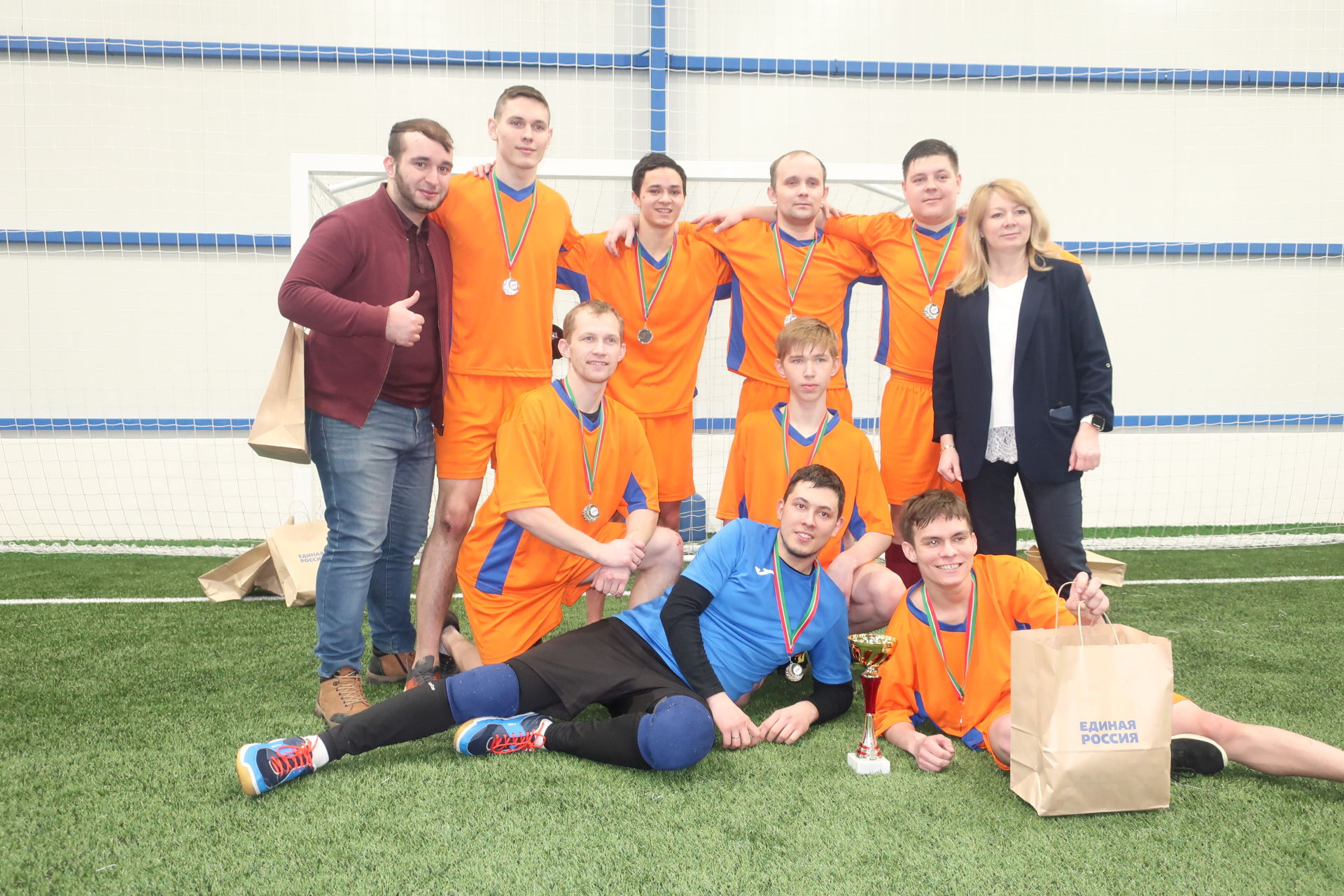 Депутаты победили молодых гвардейцев и парламентариев в футбольных встречах