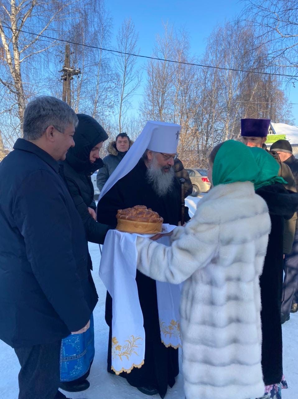 Митрополит Кирилл посетил храм и поздравил врачей ковид-госпиталя в Зеленодольске