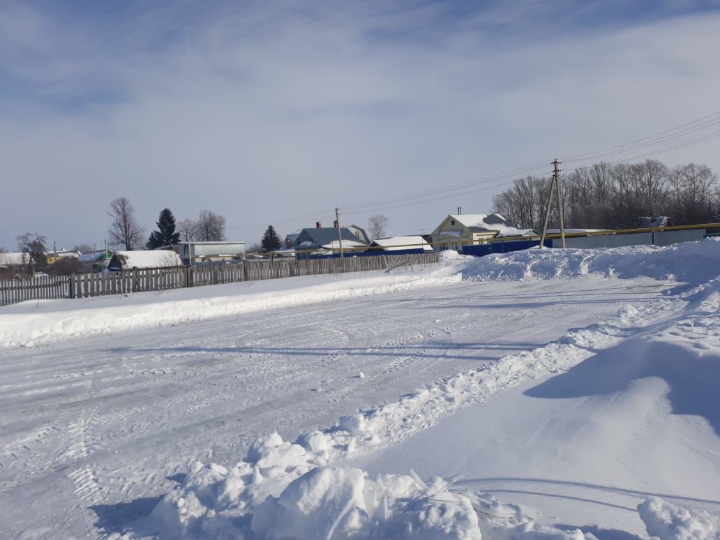 Мороз под 30 градусов никого не испугал: Кугушевцы провели турнир по хоккею с мячом на валенках