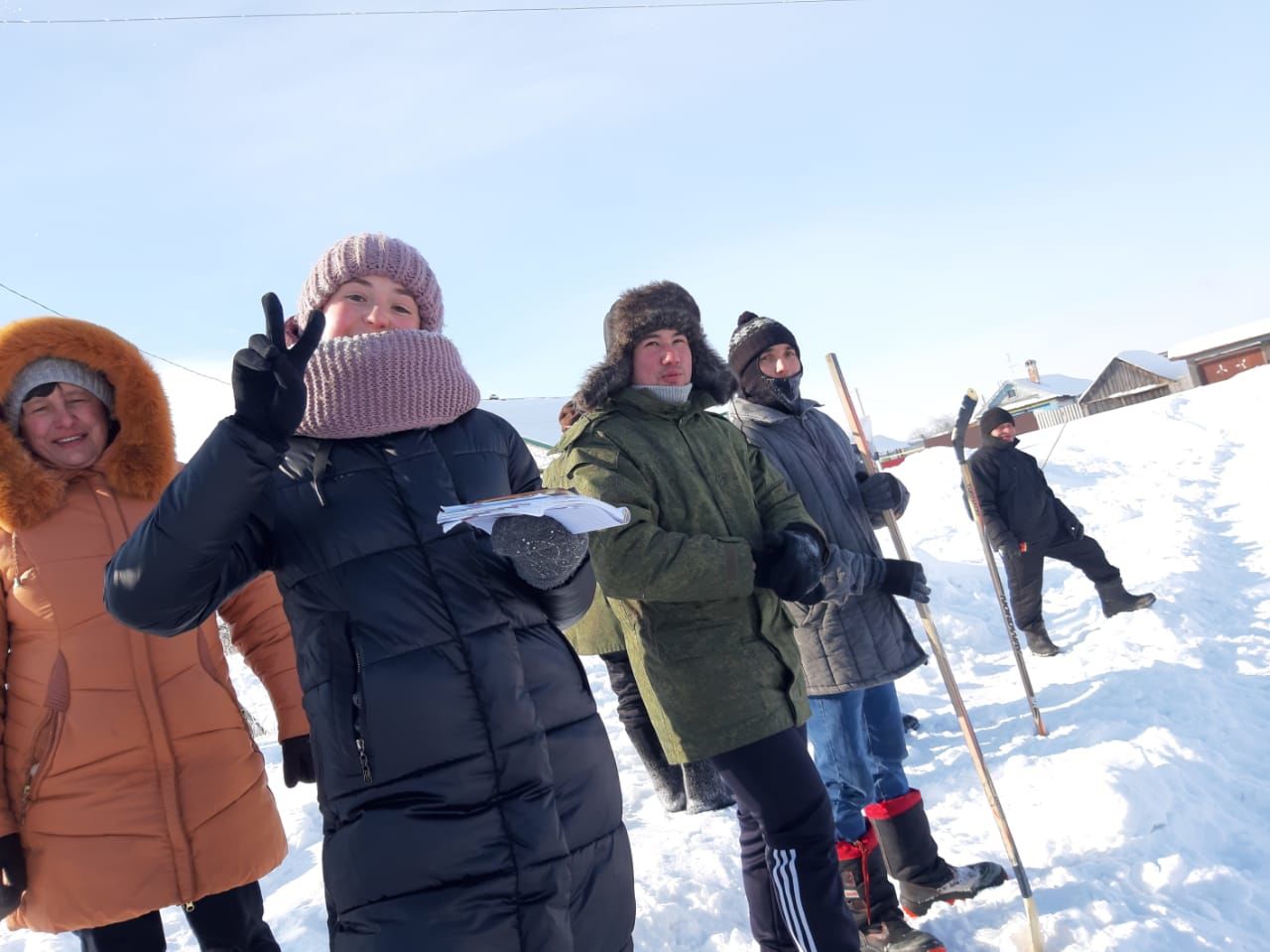 Мороз под 30 градусов никого не испугал: Кугушевцы провели турнир по хоккею с мячом на валенках