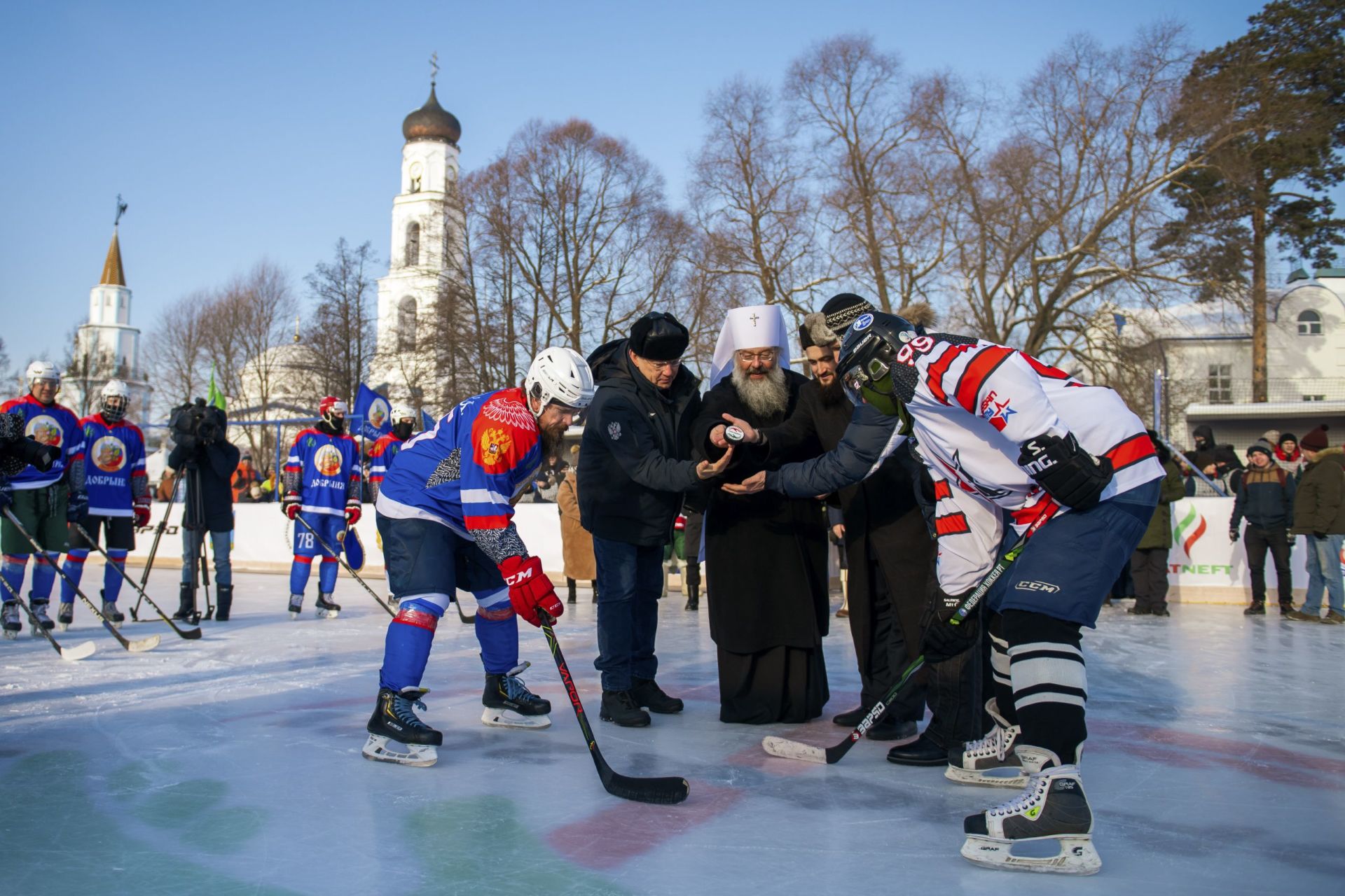 Под стенами древнего монастыря состоялся хоккейный турнир