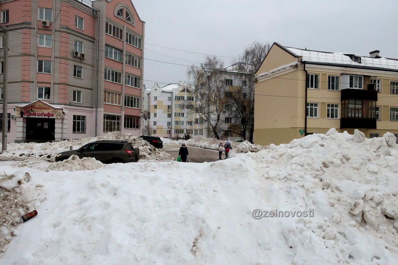 Почему в Зеленодольске убранный снег складируют по обочинам дорог