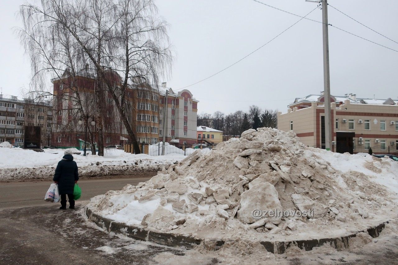 Почему в Зеленодольске убранный снег складируют по обочинам дорог