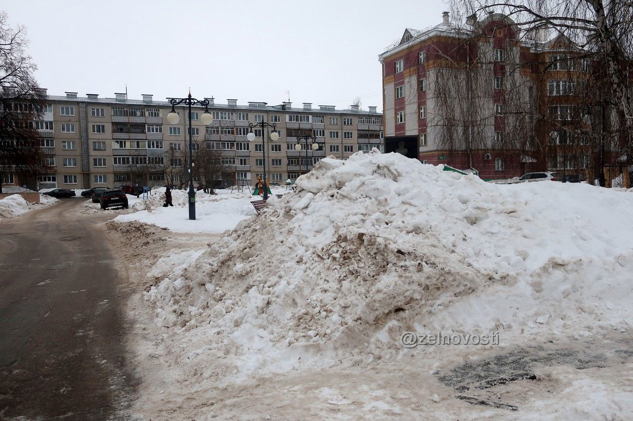 Почему в Зеленодольске убранный снег складируют по обочинам дорог