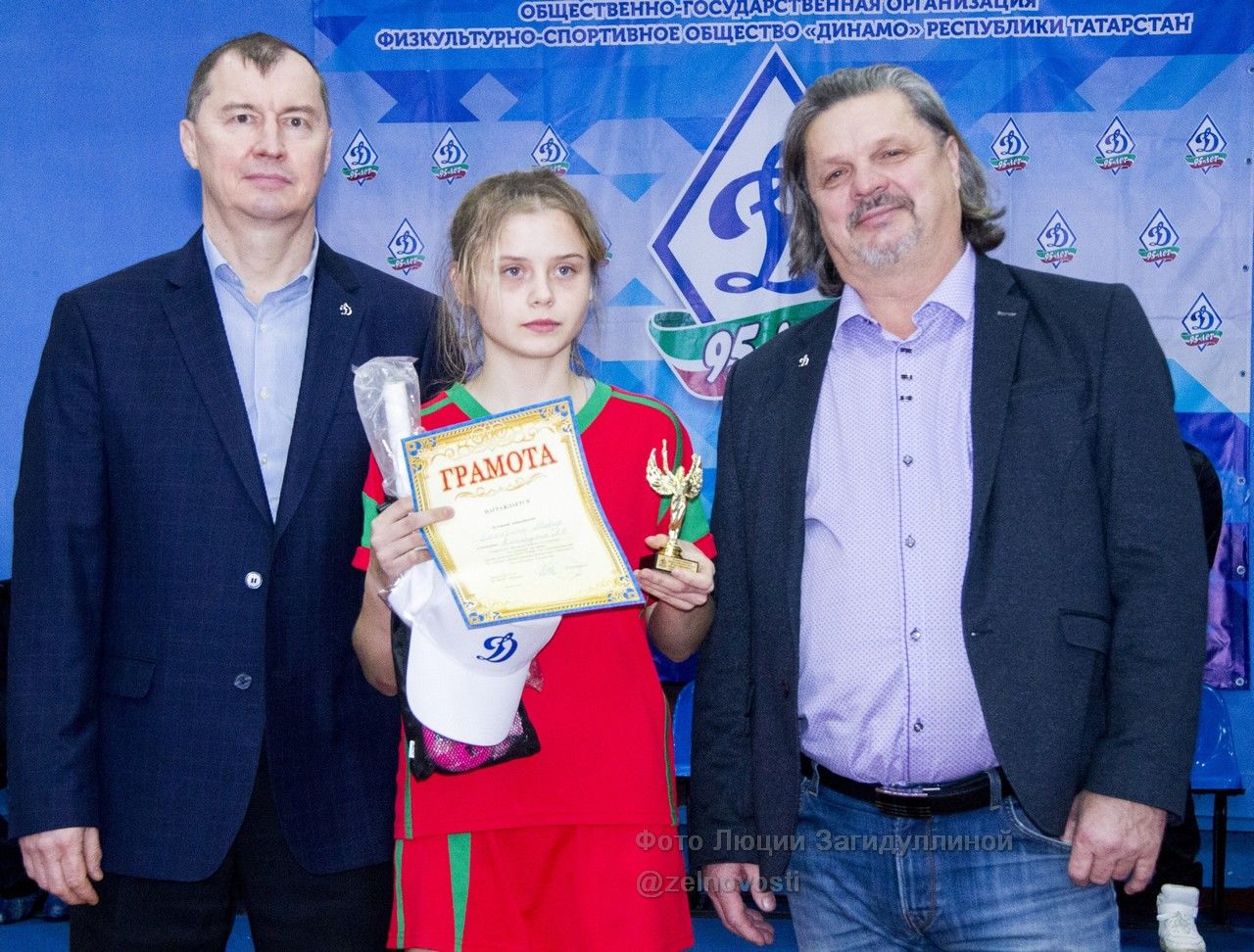 СК "Маяк": Всероссийский турнир по хоккею на траве среди девушек