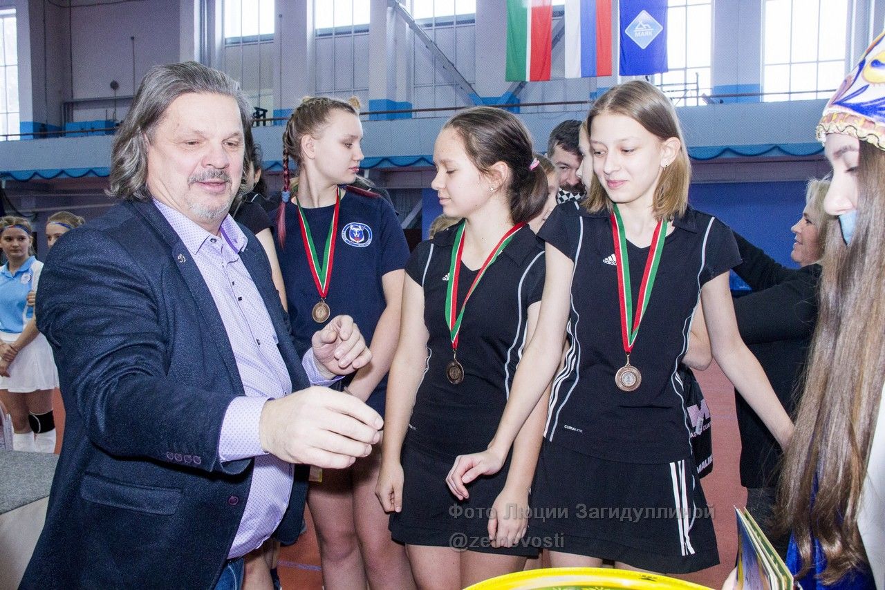 СК "Маяк": Всероссийский турнир по хоккею на траве среди девушек