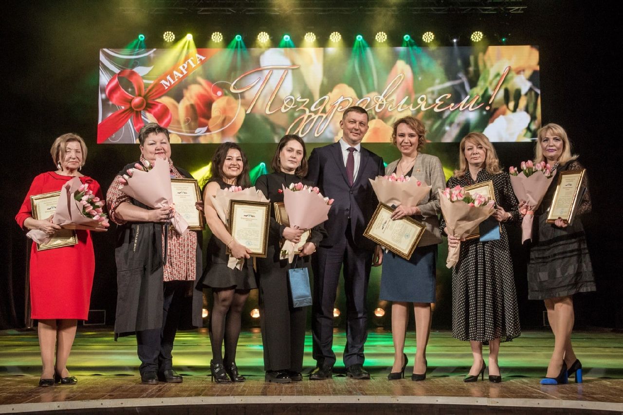 В ЦКиНТ имени Горького наградили женщин, отличившихся в работе, общественной деятельности и спорте