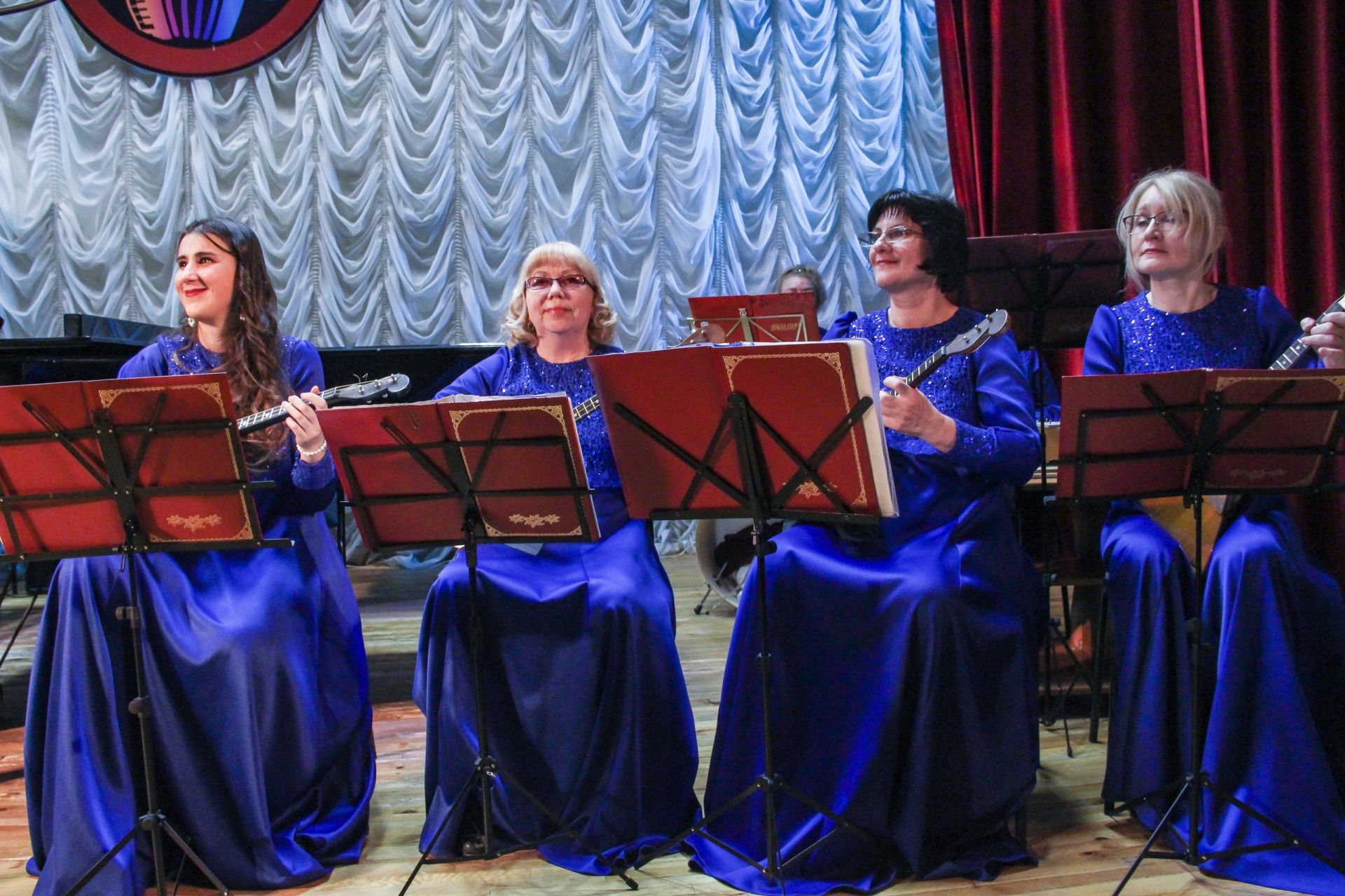 Эмблема года родных языков и народного единства: в ДМШ состоялся ежегодный концерт преподавателей