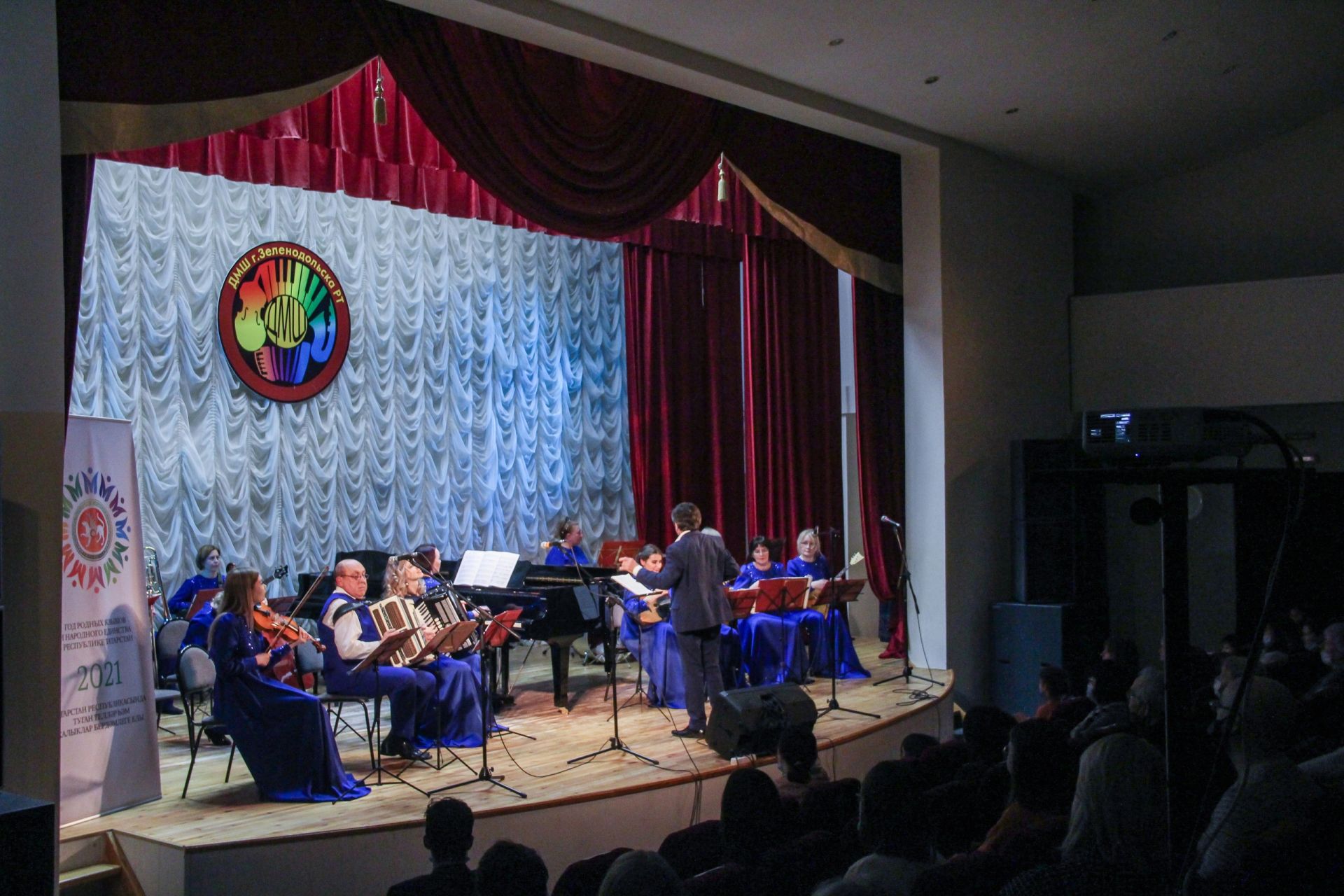 Эмблема года родных языков и народного единства: в ДМШ состоялся ежегодный концерт преподавателей