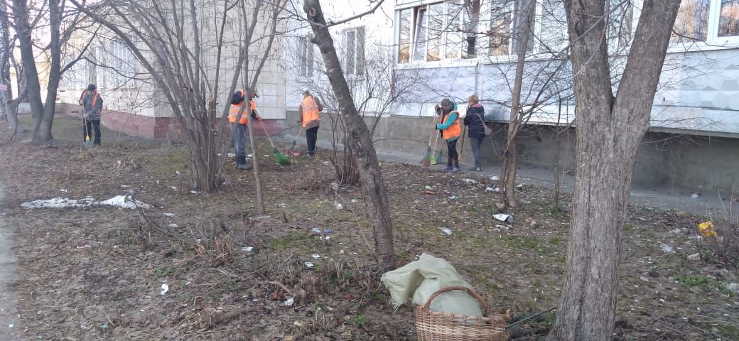 В рамках санитарно-экологического двухмесячника зеленодольцы провели уборку улиц города