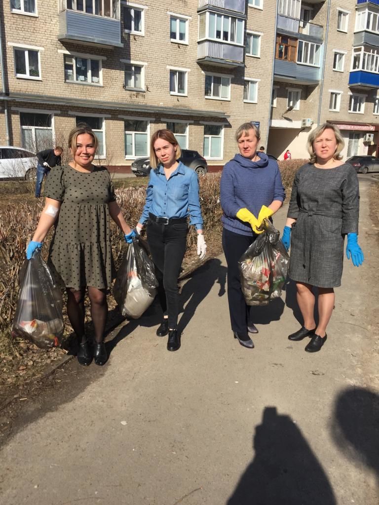 В рамках санитарно-экологического двухмесячника зеленодольцы провели уборку улиц города