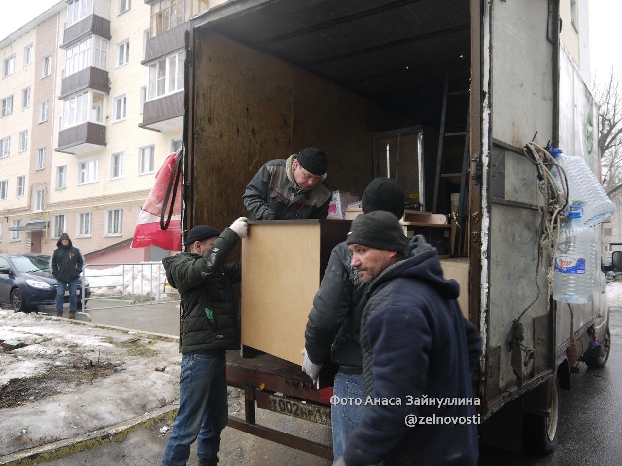 Жильцы дома, пострадавшего от взрыва, начали заселяться во временное жильё на ул.Сайдашева, 19