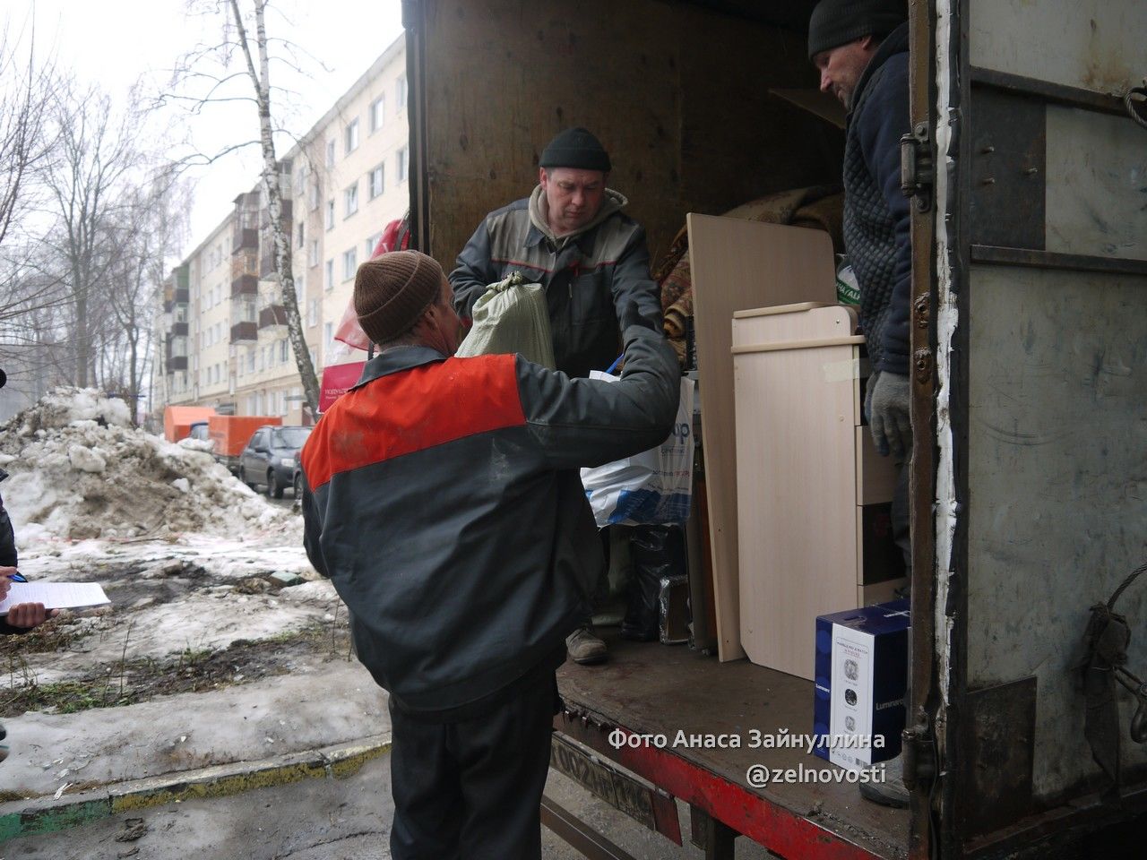 Жильцы дома, пострадавшего от взрыва, начали заселяться во временное жильё на ул.Сайдашева, 19