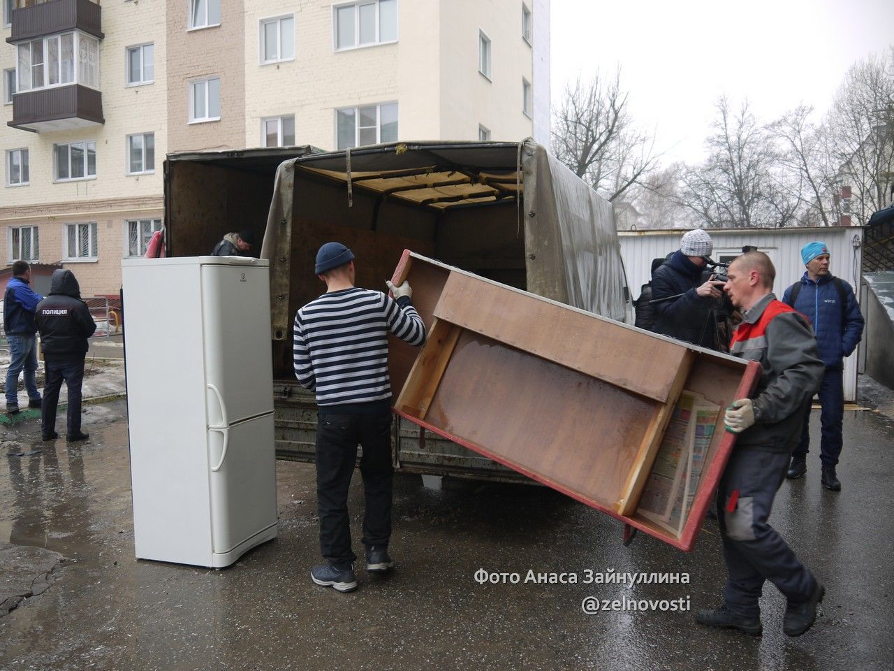 Жильцы дома, пострадавшего от взрыва, начали заселяться во временное жильё на ул.Сайдашева, 19