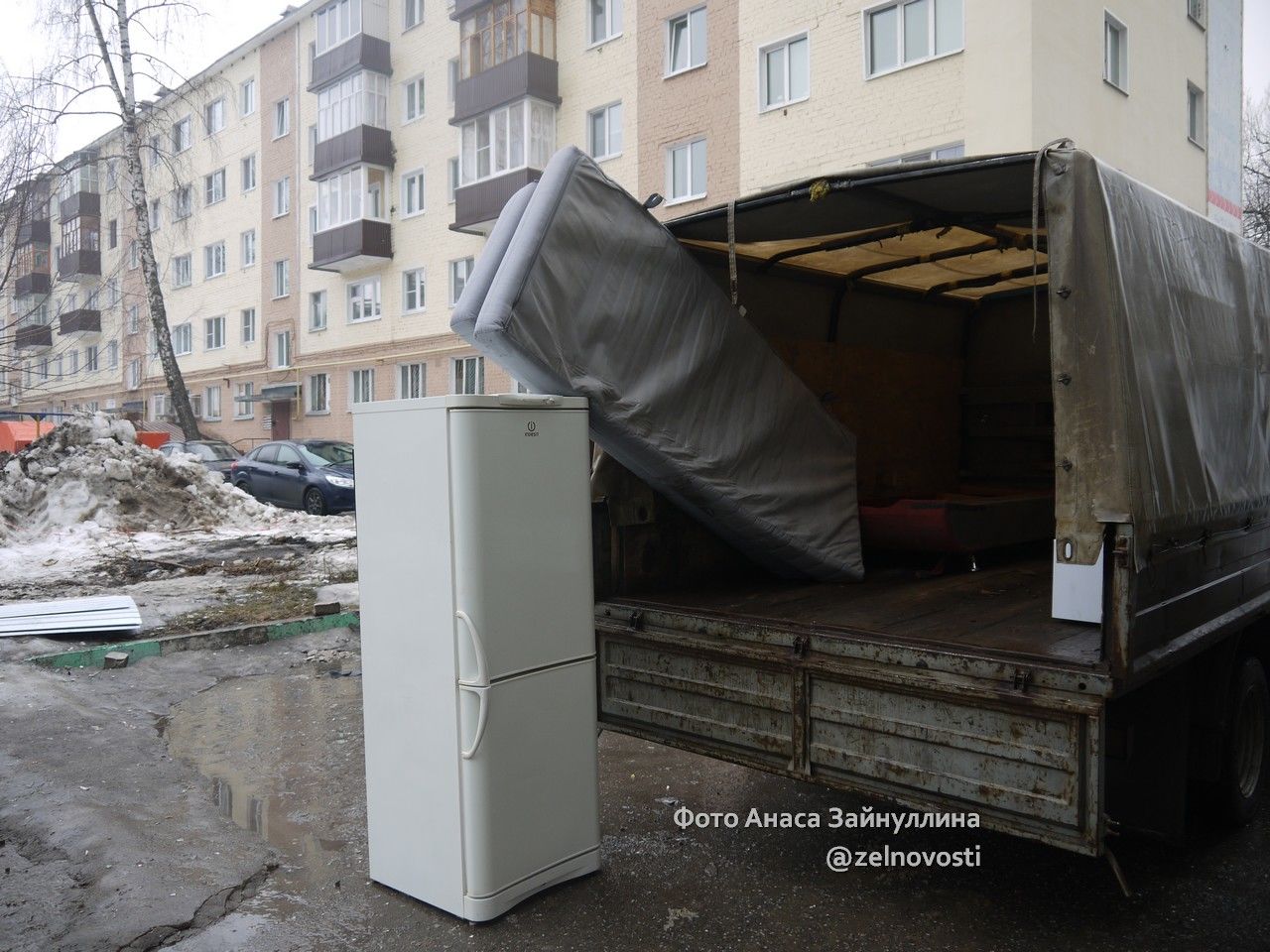 Жильцы дома, пострадавшего от взрыва, начали заселяться во временное жильё на ул.Сайдашева, 19