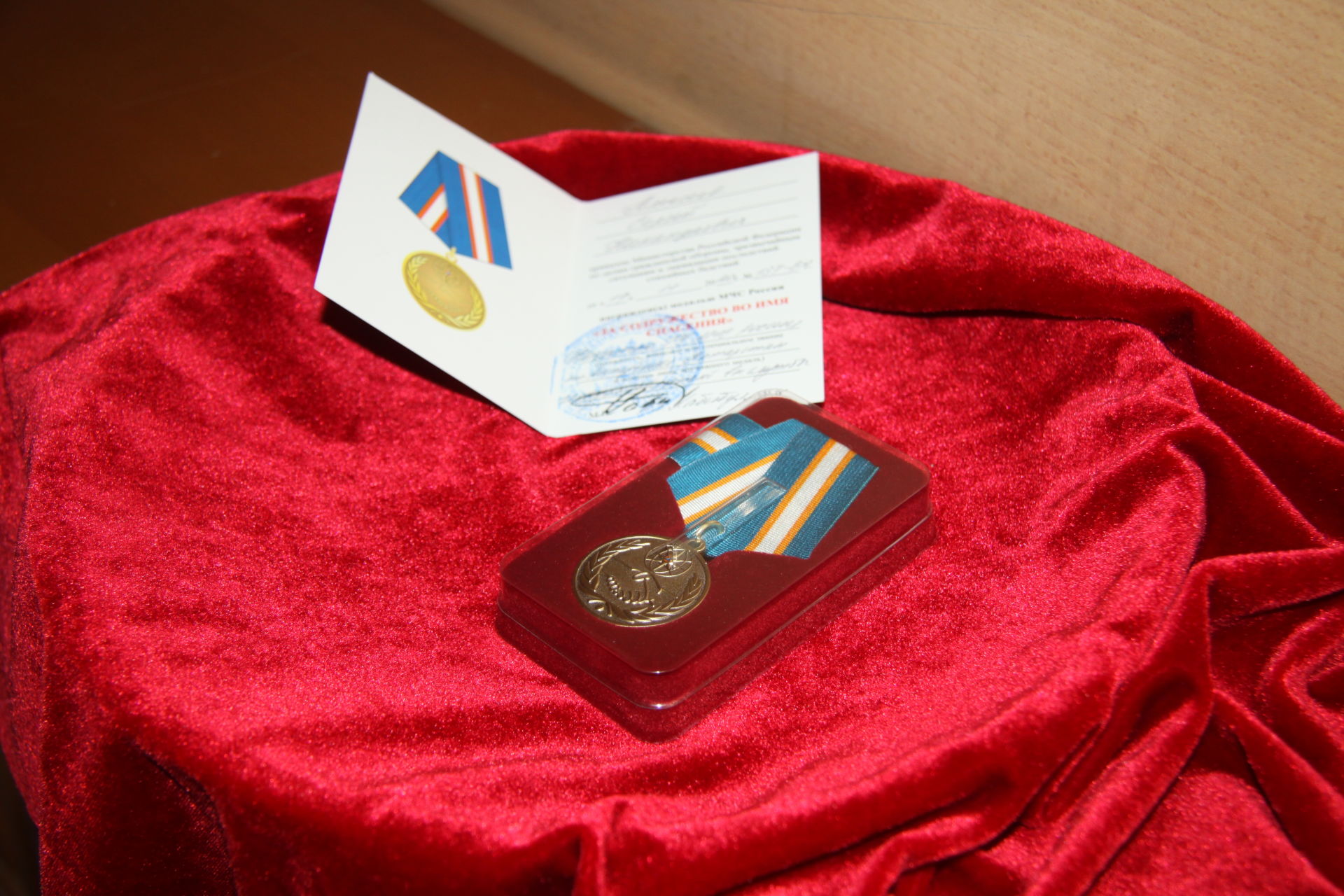 Добровольного пожарного из Больших Ключей наградили медалью МЧС России «За содружество во имя спасения»