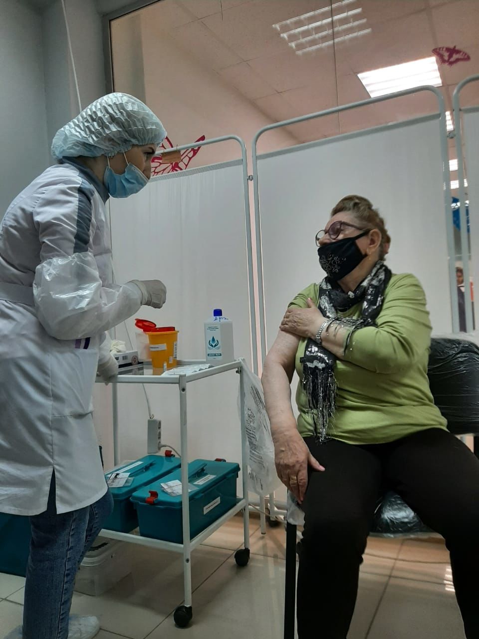 В зеленодольском торговом центре «Мирный» открылся центр вакцинации от коронавируса