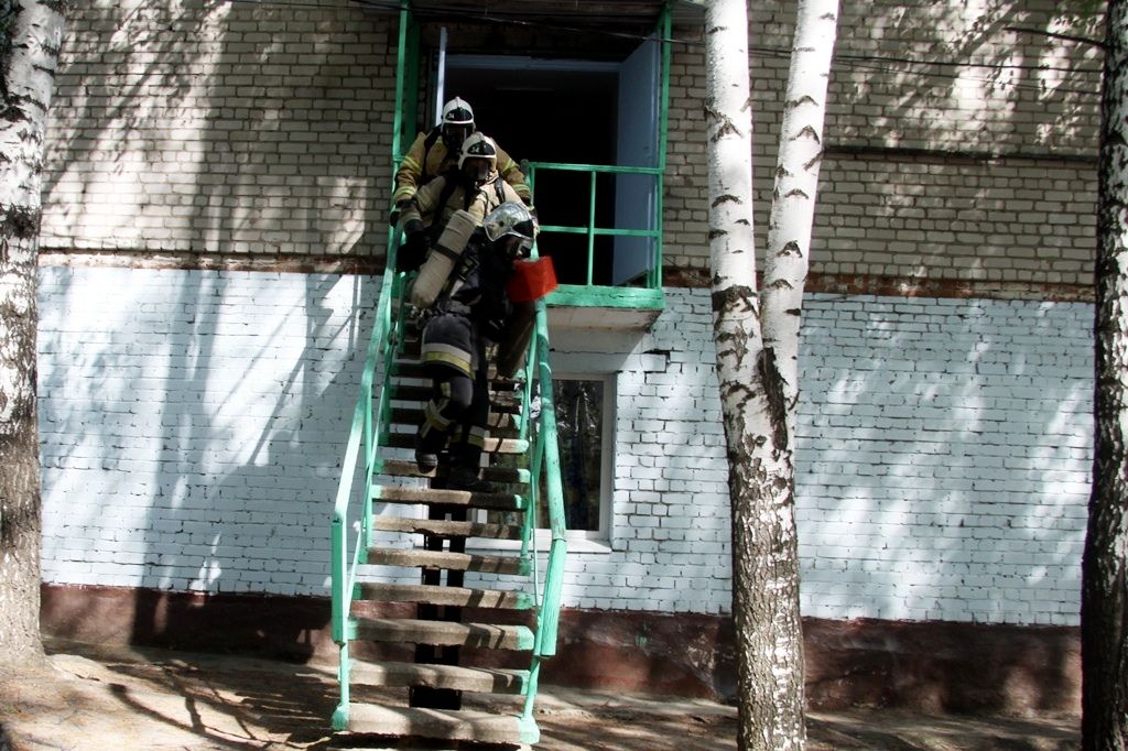 Зеленодольские пожарные провели пожарно-тактические учения в детском оздоровительном лагере «Горьковец»