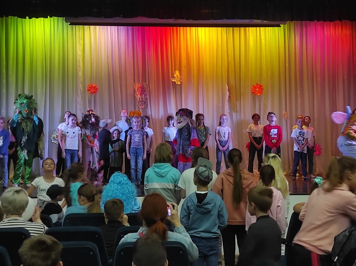 В Нижневязовском ДК прошел настоящий праздник для детей - театрально-игровое представление "Верните каникулы"