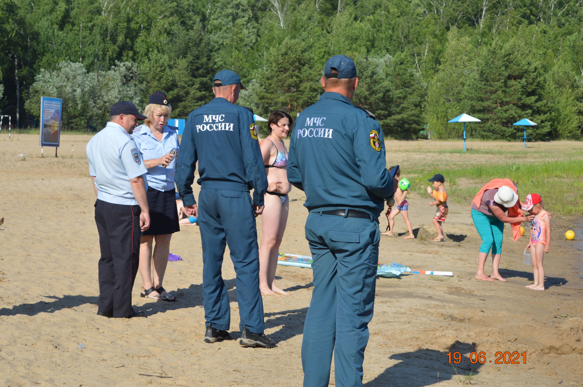 За подростков, купающихся на пляже без сопровождения взрослых понесут наказание их родители
