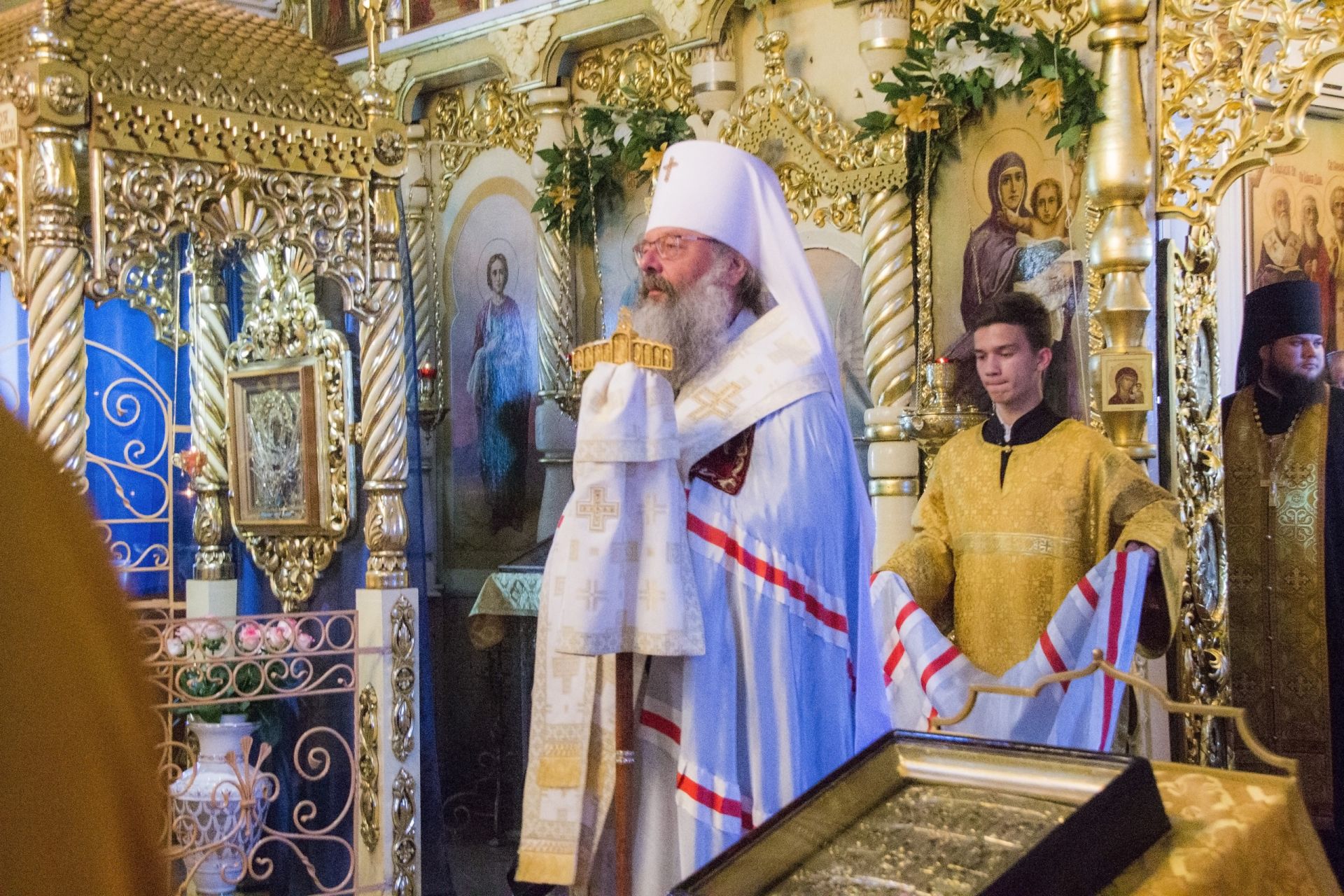 Митрополит Казанский и Татарстанский Кирилл возглавил богослужение в храме Петра и Павла
