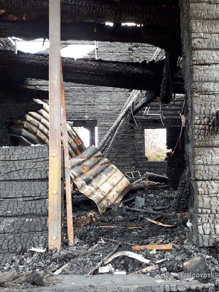 В деревне Ивановское дом сгорел за полчаса от удара молнии