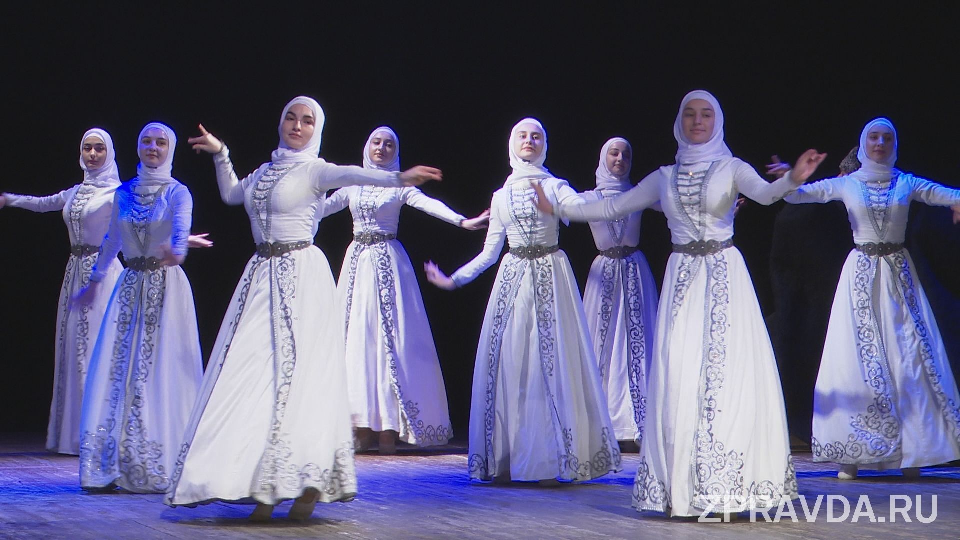 Ансамбль из Чечни показал зеленодольцам зажигательные танцы
