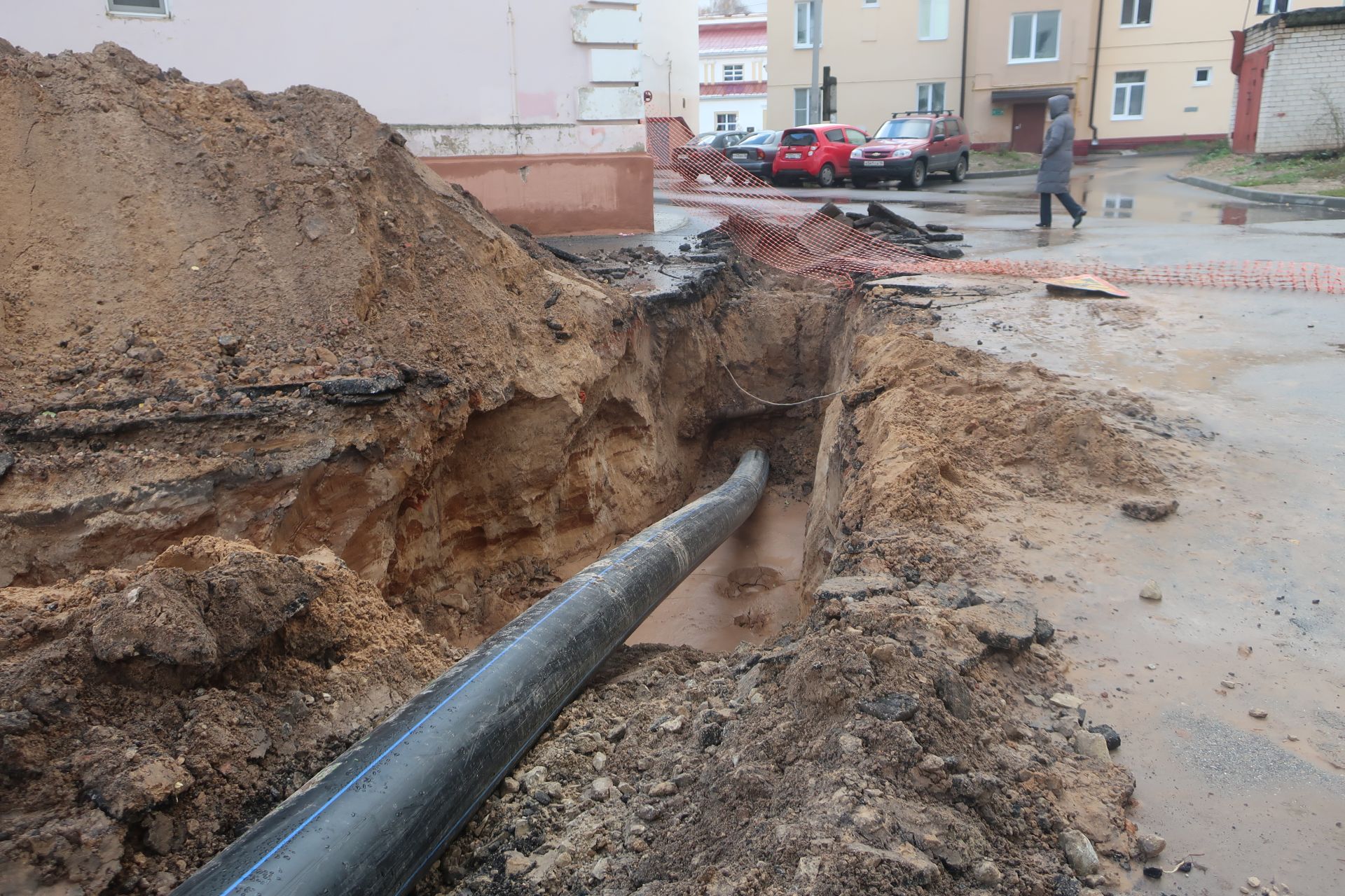 На улице Ленина поменяли старый водовод методом бурения: максимальный прокол – 220 м