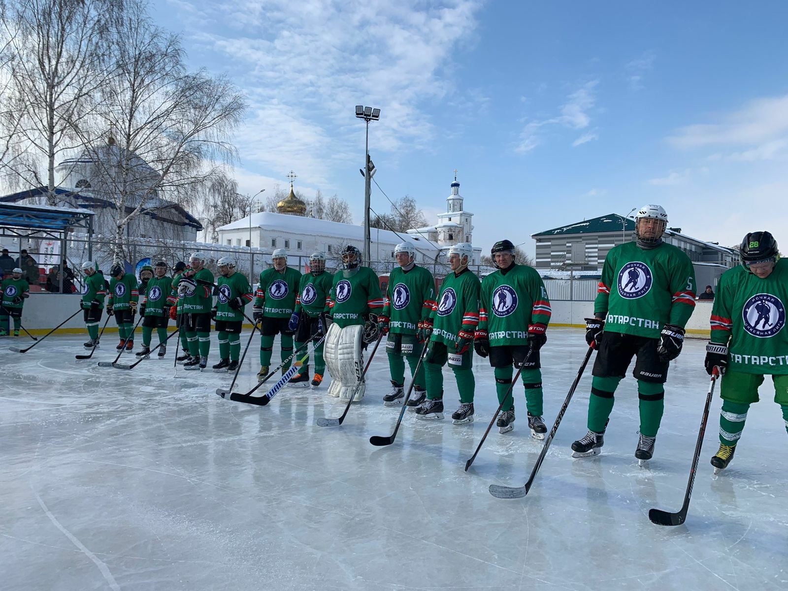На льду Раифского воспитательного учреждения сыграли хоккейные команды «Сборная Духовенства» и «Сборная Ночной Хоккейной Лиги»