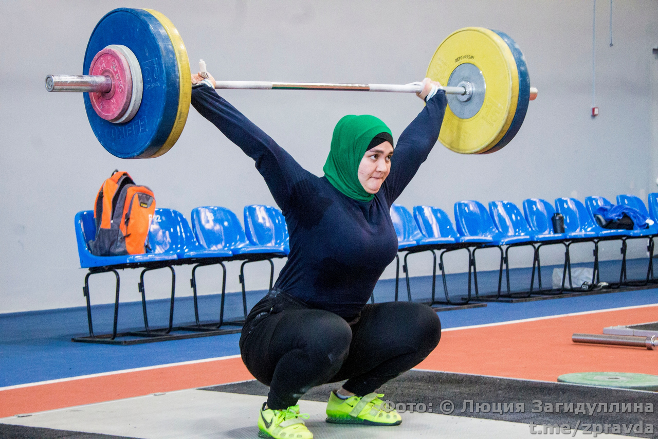Узбекская сборная по тяжелой атлетике тренировалась в СК «Маяк»