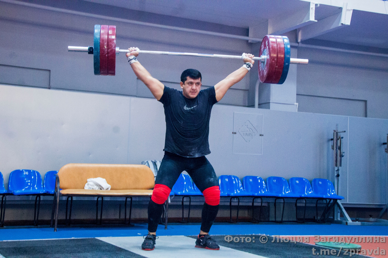 Узбекская сборная по тяжелой атлетике тренировалась в СК «Маяк»