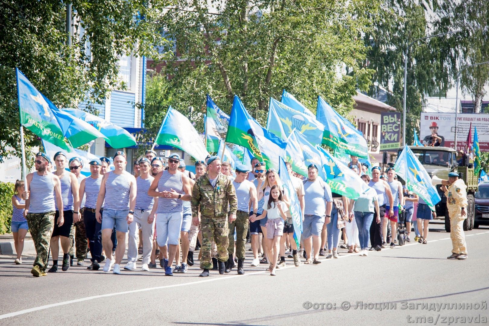 В день ВДВ зеленодольцы отправились по Волжску колонной после Вечного огня