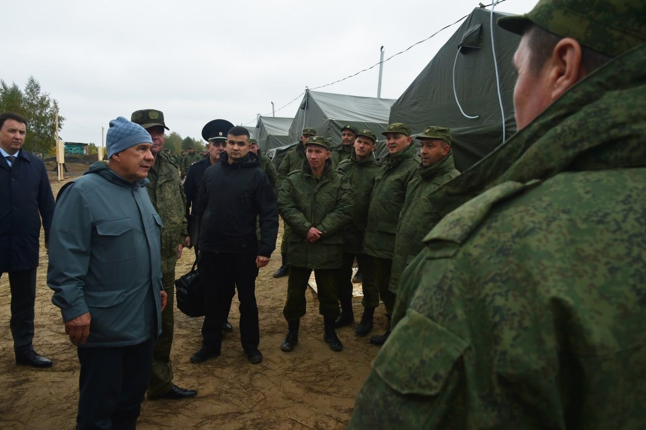 Рустам Минниханов посетил палаточный лагерь для размещения воинских частей, формируемых КВТКУ