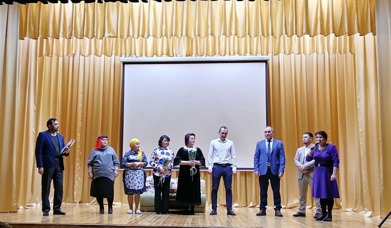 В Нурлатском ДК состоялся благотворительный спектакль народного театра «Эмет- Сайяр» Казанского инженерного лицея