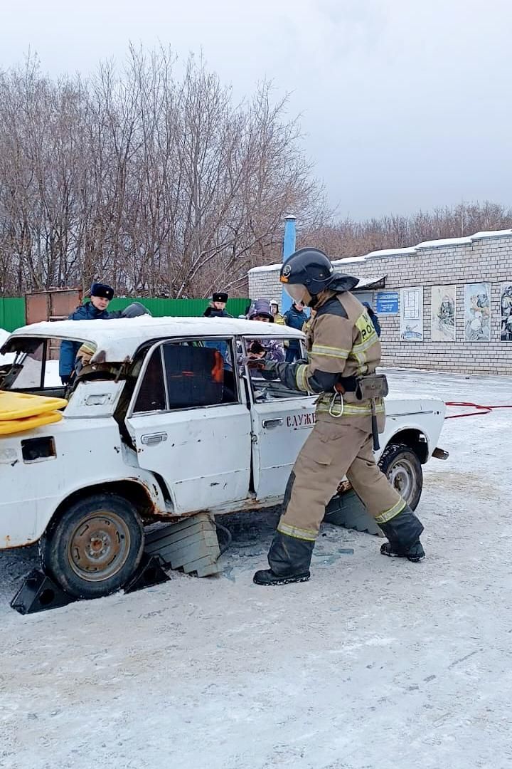 Команда ПСЧ-53 стала победителем соревнований по проведению аварийно-спасательных работ при ДТП