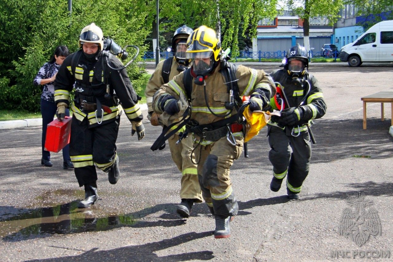Пожарные ПСЧ-53 победили на соревнованиях среди звеньев газодымозащитной службы